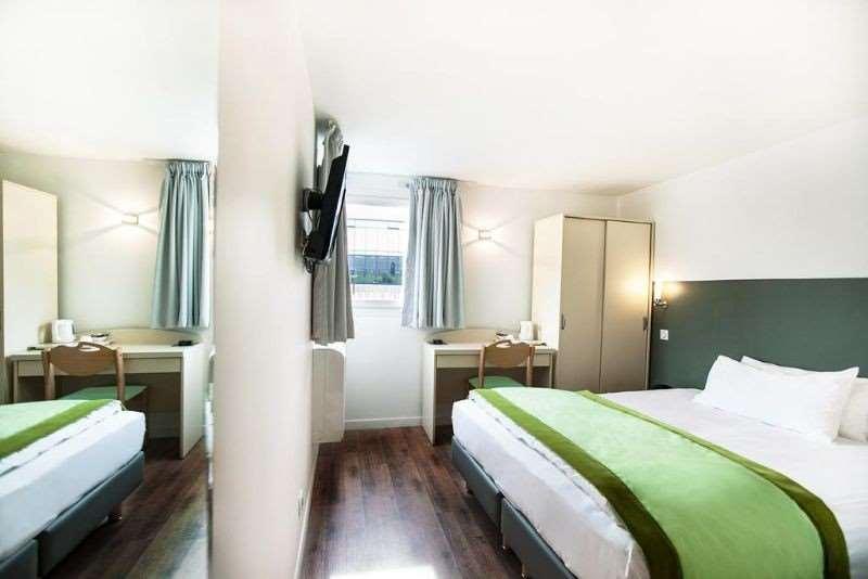 Hotel L'Amandier Nanterre Room photo