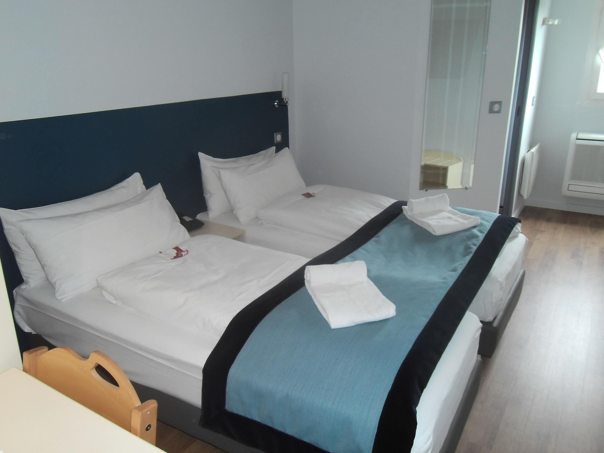 Hotel L'Amandier Nanterre Exterior photo