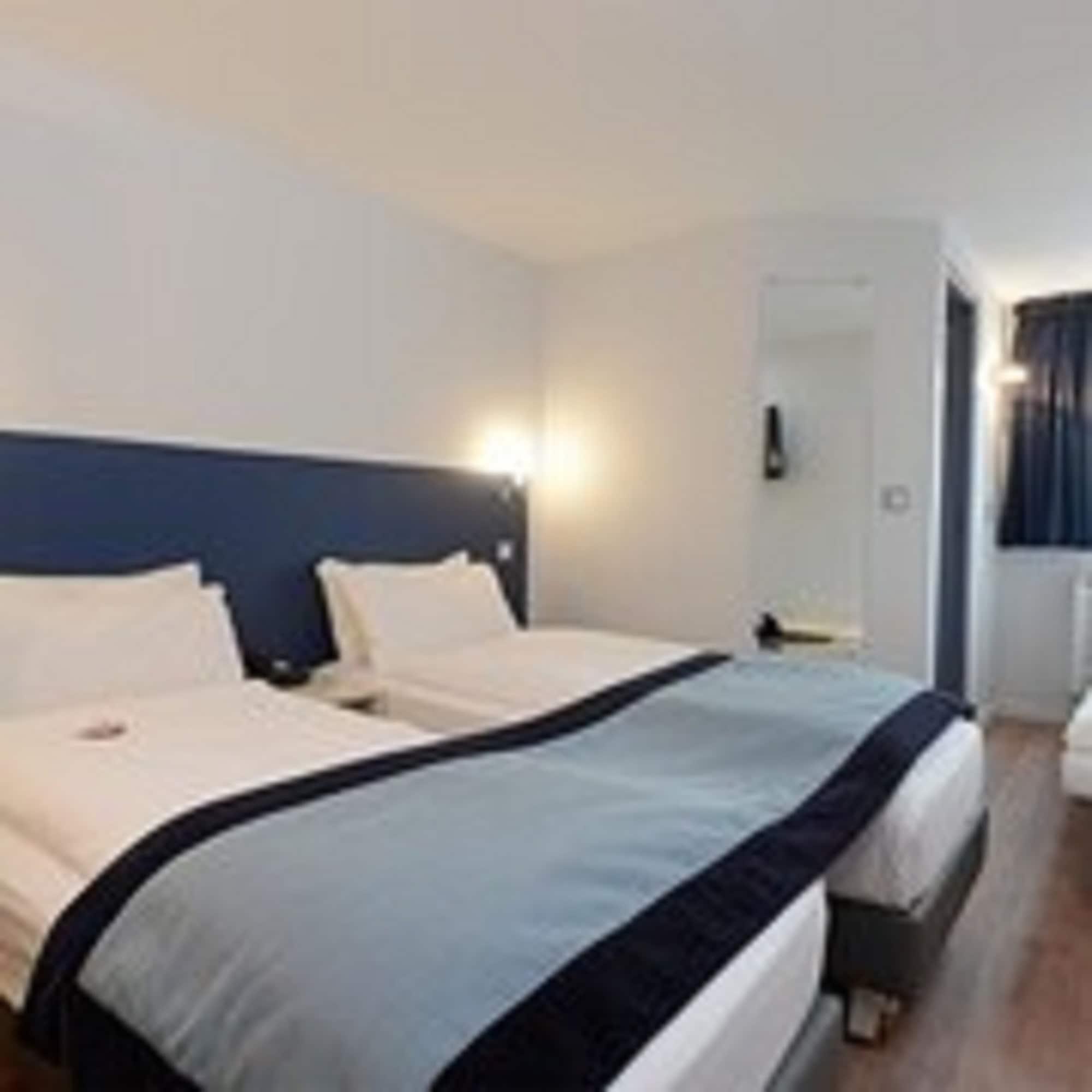 Hotel L'Amandier Nanterre Exterior photo