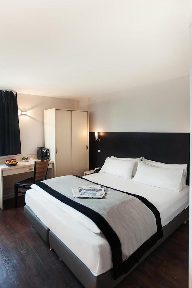 Hotel L'Amandier Nanterre Exterior photo