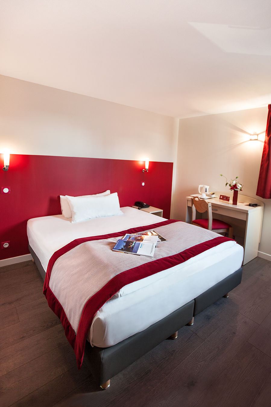 Hotel L'Amandier Nanterre Exterior photo
