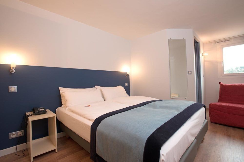 Hotel L'Amandier Nanterre Exterior photo